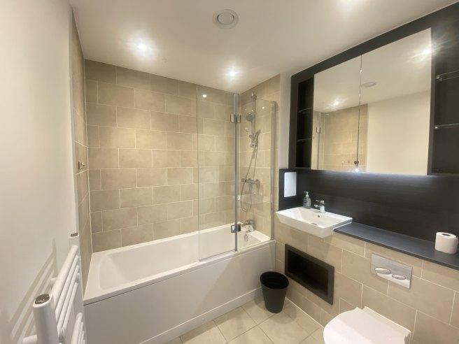 East-acton-lane-w3-7qg-1022328