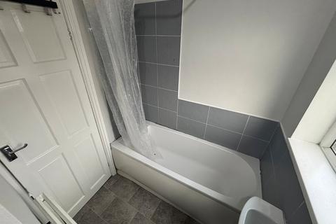 2 bedroom terraced house to rent, Heald Street, West Yorkshire WF10