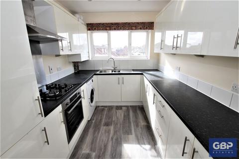 3 bedroom maisonette to rent, Moray Way, Romford, RM1