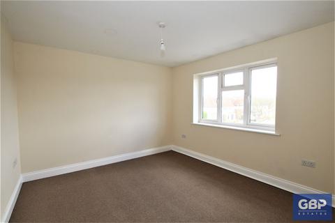 3 bedroom maisonette to rent, Moray Way, Romford, RM1