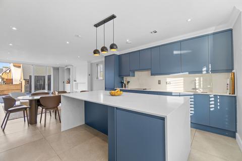 6 bedroom detached house for sale, High Road, Chigwell, IG7