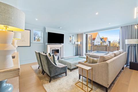 undefined, High Road, Chigwell, IG7