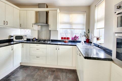 3 bedroom semi-detached house for sale, Links Way, Beckenham, BR3