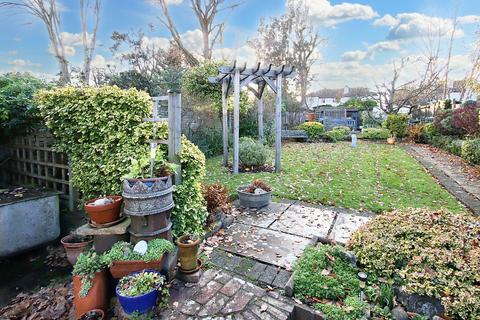 3 bedroom semi-detached house for sale, Links Way, Beckenham, BR3