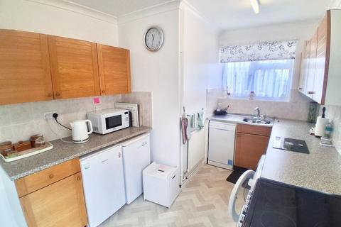 2 bedroom bungalow for sale, Mapledene Avenue, Hullbridge, Hockley