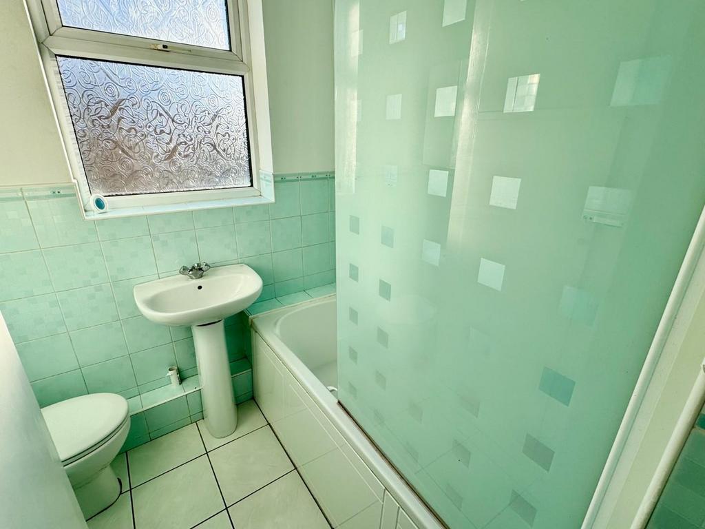 West Road - Bathroom .jpg
