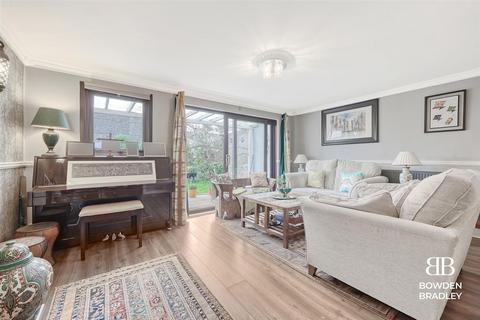 3 bedroom terraced house for sale, Copperfield, Chigwell, IG7