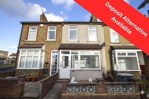 3 bedroom terraced house to rent, Hainault Road, Romford RM5