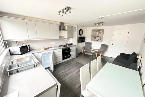 6 bedroom terraced house to rent, Barchester Close, Uxbridge, Middlesex,