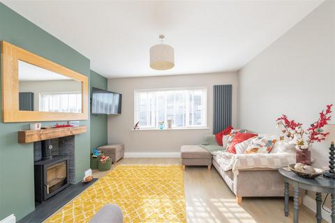 3 bedroom semi-detached house for sale, 9 Buss Craig Road, Eyemouth, TD14