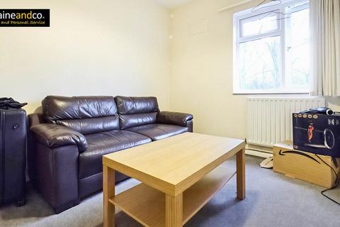 3 bedroom flat for sale, Meadow Croft, Hatfield