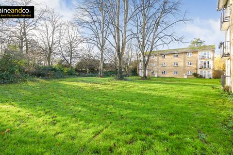3 bedroom flat for sale, Meadow Croft, Hatfield