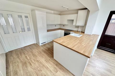 undefined, Marsom Grove, Luton