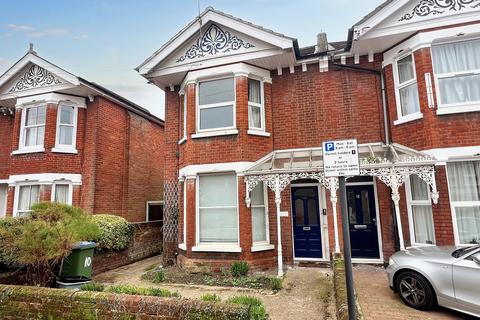 2 bedroom maisonette to rent, Morris Road, Southampton, SO15