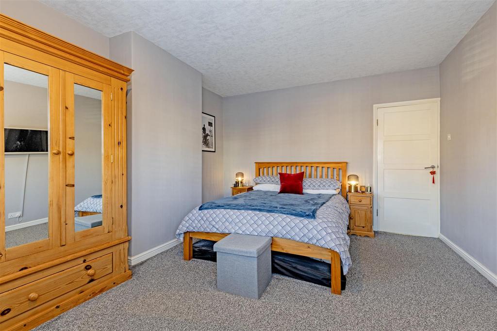 Bedroom 1-2.jpg
