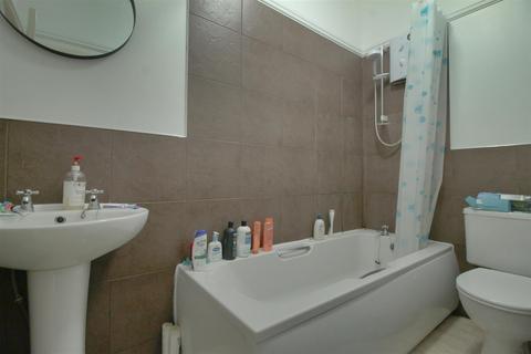 2 bedroom flat to rent, Thornton Court, Newcastle Upon Tyne