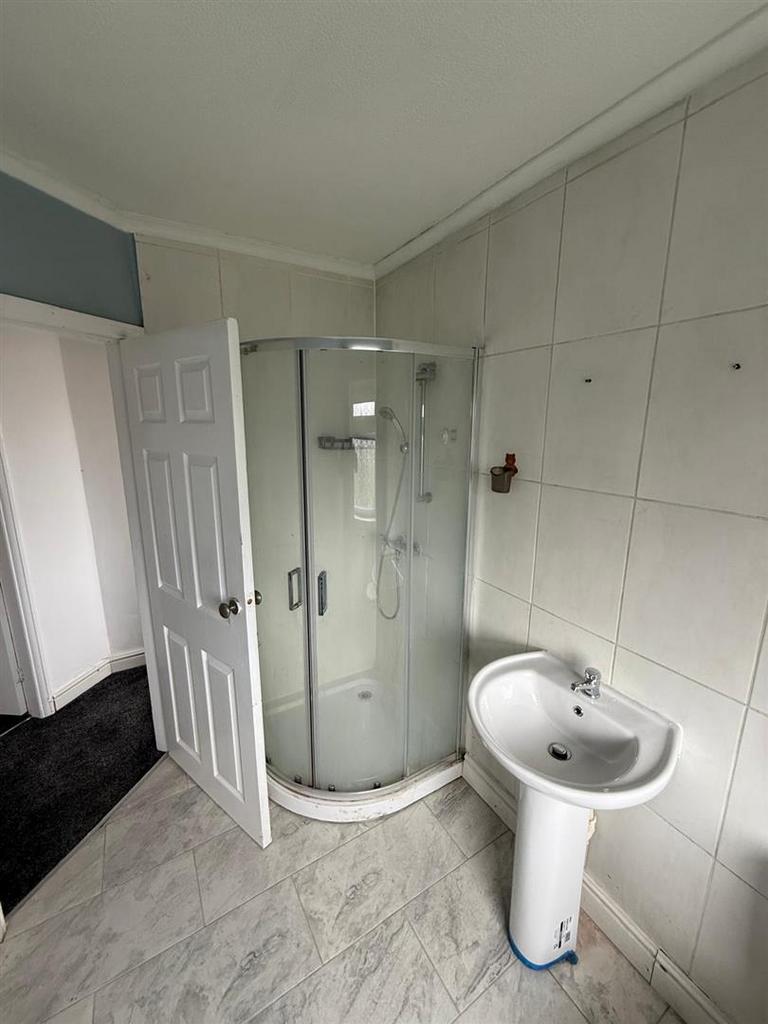 Bathroom 2 .jpeg