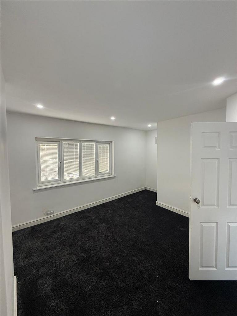 Bedroom main .jpeg
