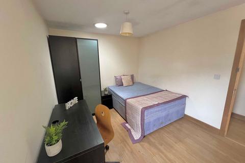 4 bedroom flat to rent, Gloucester Road, Bristol BS7