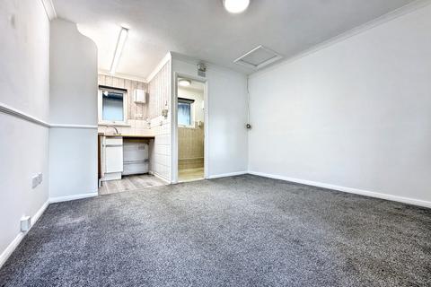 Bedsit to rent, Brookside, Minster On Sea ME12