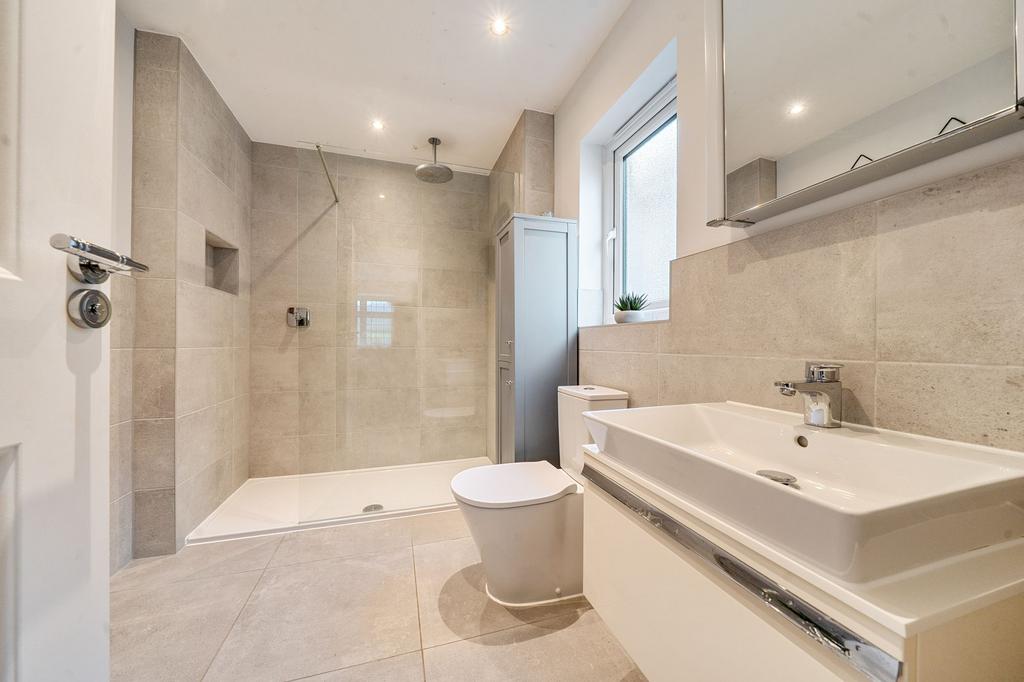 Ensuite to Bedroom One