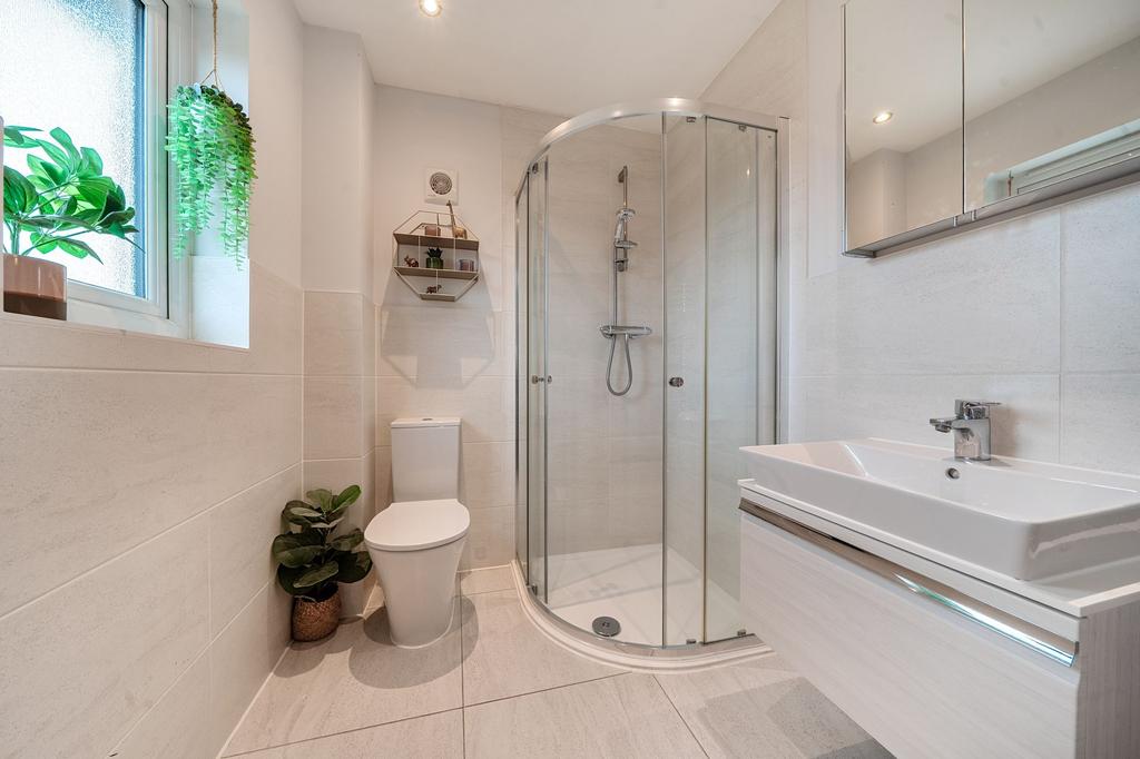 Ensuite to Bedroom Two