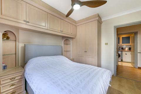2 bedroom apartment for sale, Waterford Court, W13