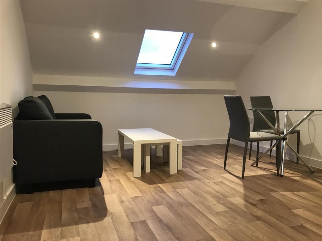 Open plan living & kitchen