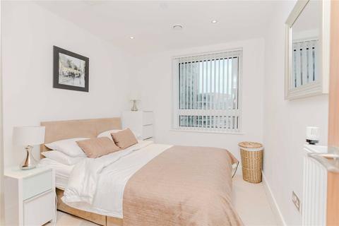 3 bedroom apartment for sale, Lincoln Plaza, South Quay, E14
