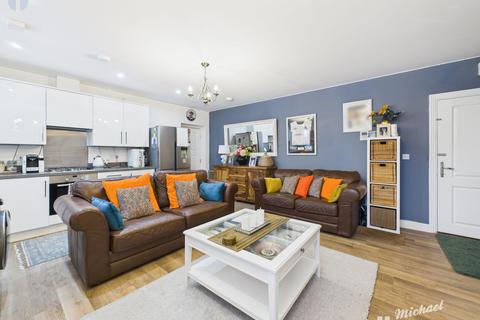 2 bedroom flat for sale, Hedges Way, Aylesbury, Buckinghamshire