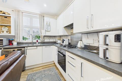 2 bedroom flat for sale, Hedges Way, Aylesbury, Buckinghamshire