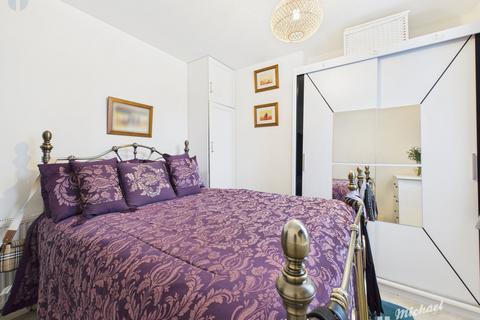 2 bedroom flat for sale, Hedges Way, Aylesbury, Buckinghamshire