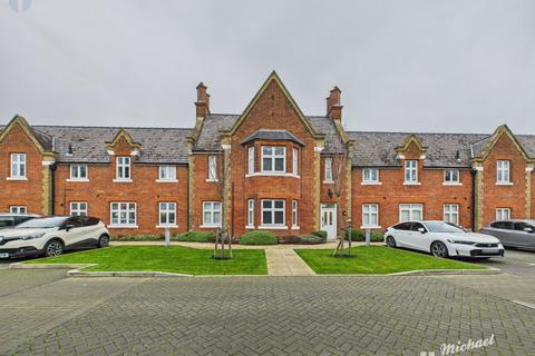 2 bedroom flat for sale, Hedges Way, Aylesbury, Buckinghamshire