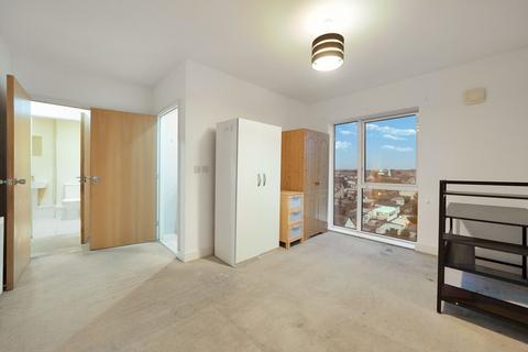 2 bedroom flat for sale, Clarence Avenue, Ilford IG2