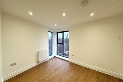 undefined, Barge Drive, Southall, Greater London, UB2