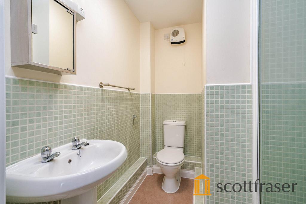 8. En suite