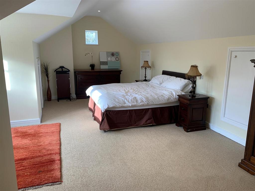 Bed 1.jpg