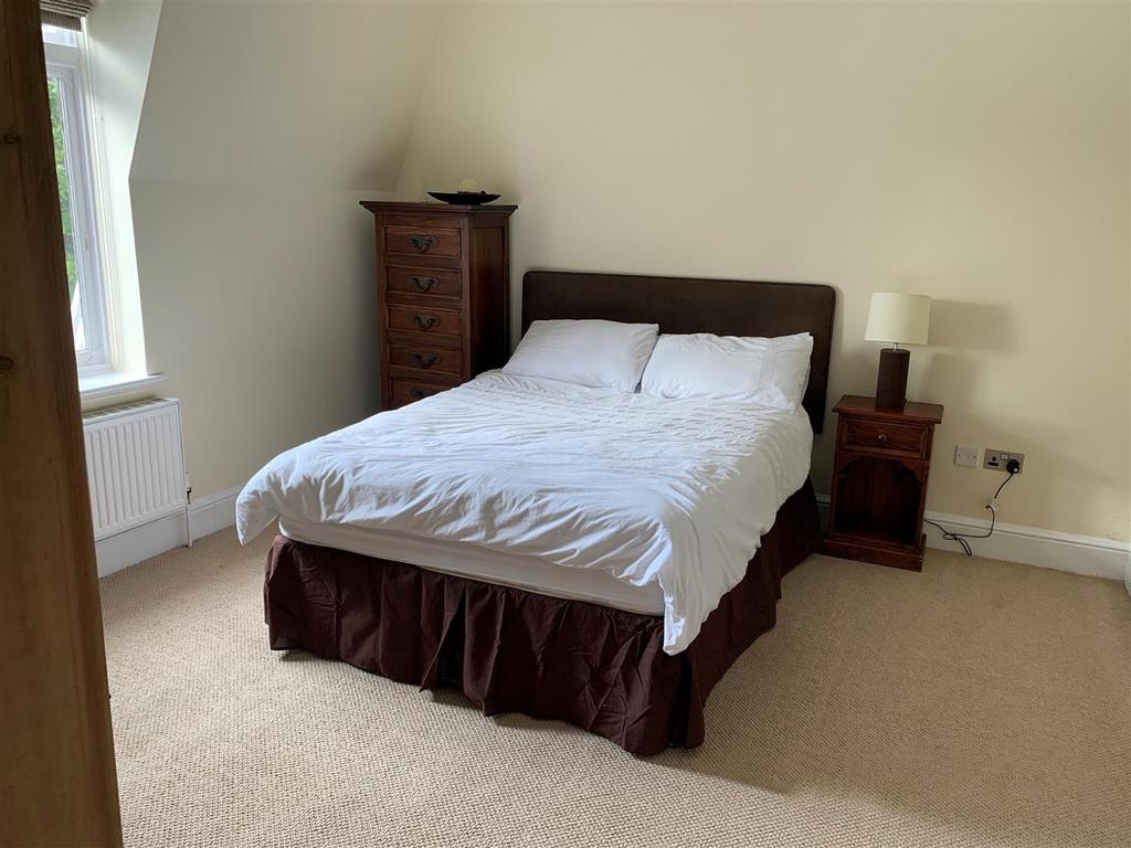 Bed 2.jpg