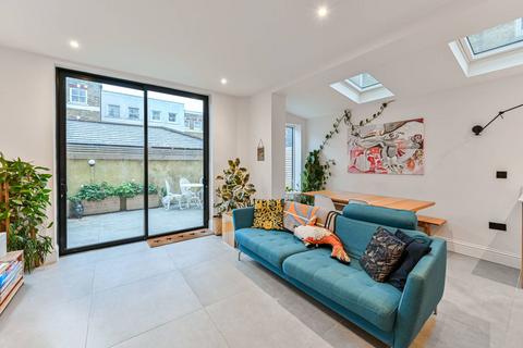 2 bedroom flat for sale, Hazelbourne Road, Clapham South, London, SW12