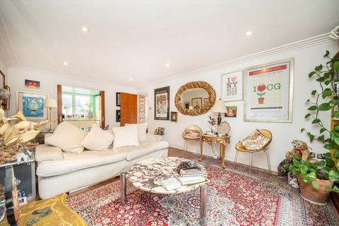 2 bedroom flat for sale, Exchange Court, London WC2R