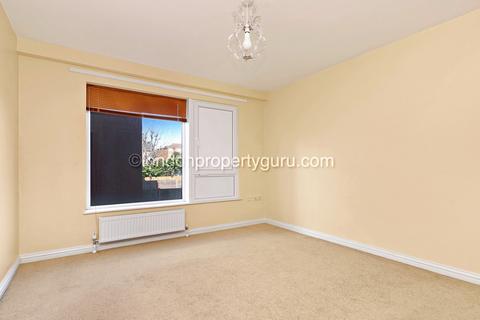 undefined, Elm Grove, London, SW19