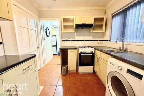 3 bedroom semi-detached house to rent, White Field Avenue, Harborne
