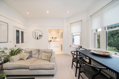 2 bedroom flat for sale, Culverden Road, London SW12