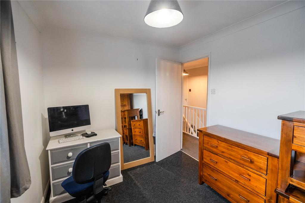 Bedroom 2 (2)
