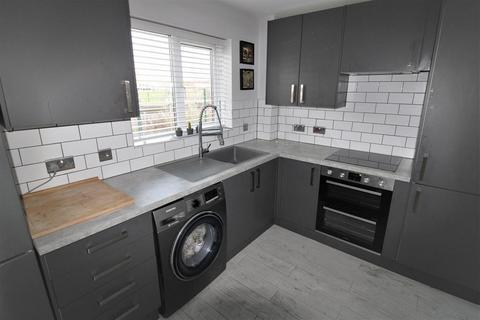 2 bedroom flat to rent, Halifield Drive, Belvedere, Kent, DA17 5RS