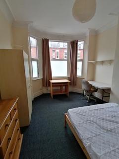 6 bedroom house to rent, Latchmere Road, Manchester M14