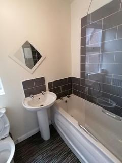 6 bedroom house to rent, Latchmere Road, Manchester M14