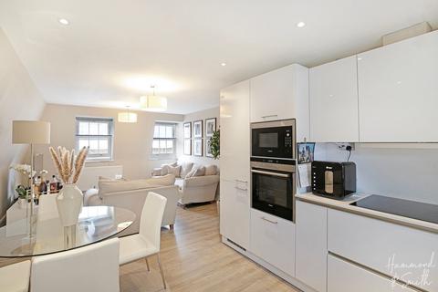 2 bedroom apartment for sale, Hemnall Street, Epping CM16