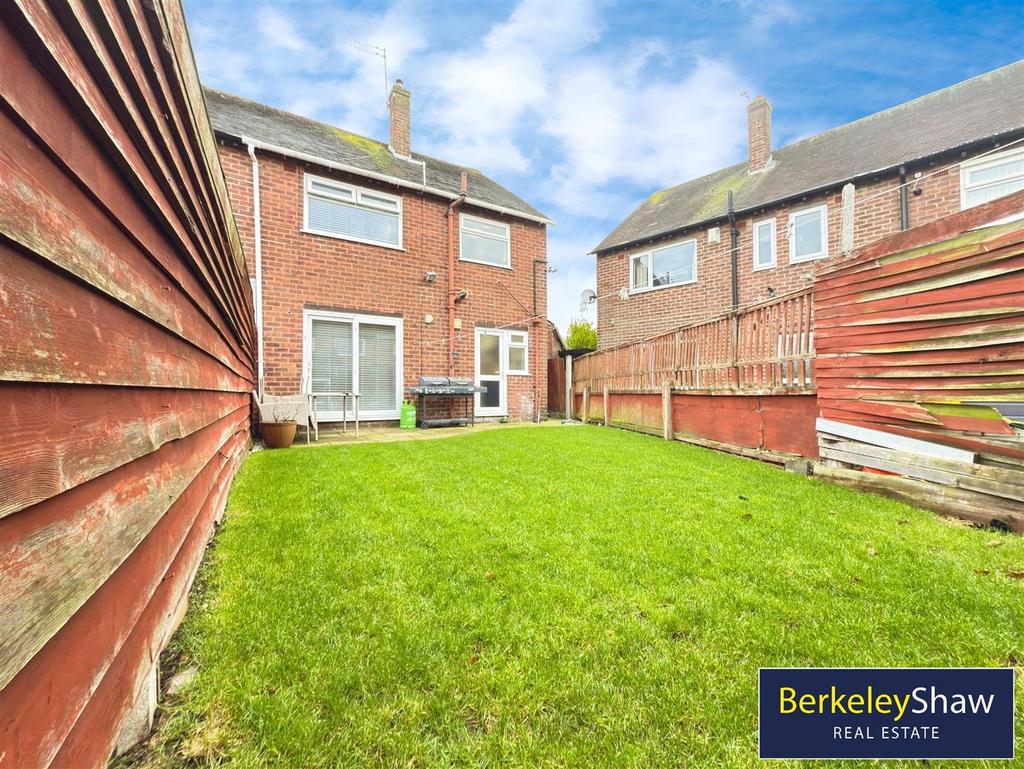 Ed954a7c--4 F74-8852-168 D91 E8243 B-44581-000014907 D0