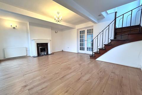 3 bedroom semi-detached house to rent, Sunnybank Avenue, Heaton Mersey, Stockport, SK4